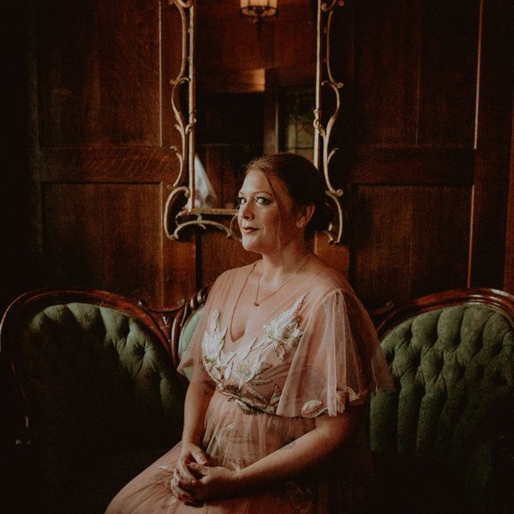 Meet your Posher, Farah - Picture 1 of 1